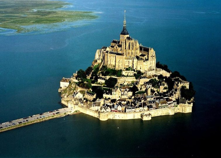 look-amazing-mont-st-michel-france-europe